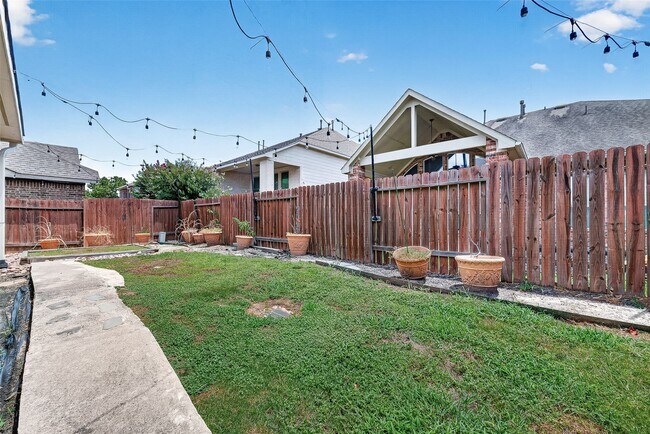 Building Photo - 6319 Denison Oaks Dr