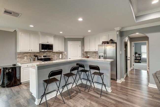 Building Photo - 7202 Lake Melody