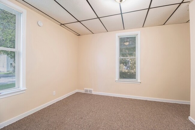 Building Photo - Large, remodeled one bedroom apartment