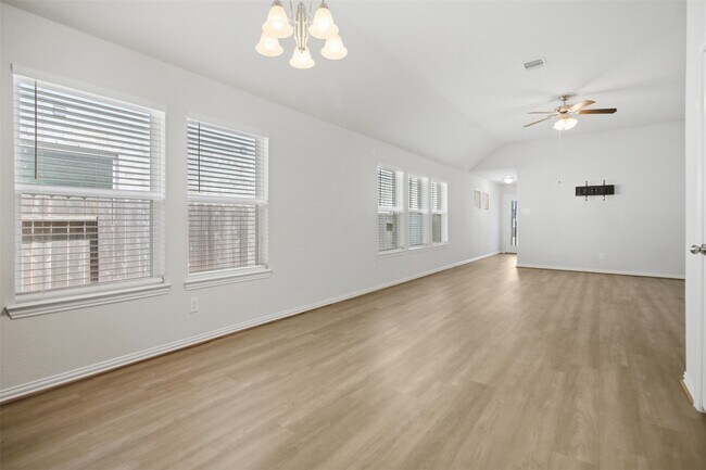 Building Photo - 40330 Bay Warbler Wy
