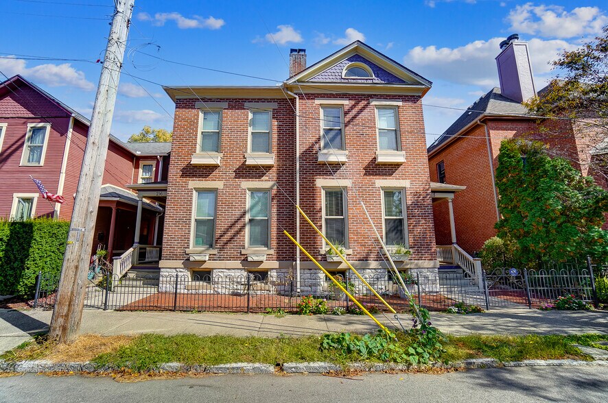 Primary Photo - 218 Brown St