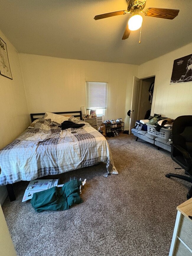 Building Photo - 4 Bedroom 2 Bathroom Near Campus