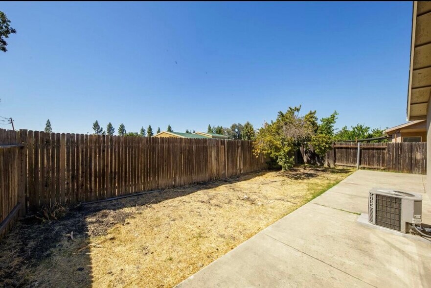Building Photo - 210 Cordova Ln