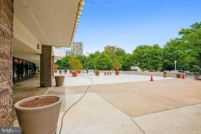 Building Photo - 6301 Stevenson Ave