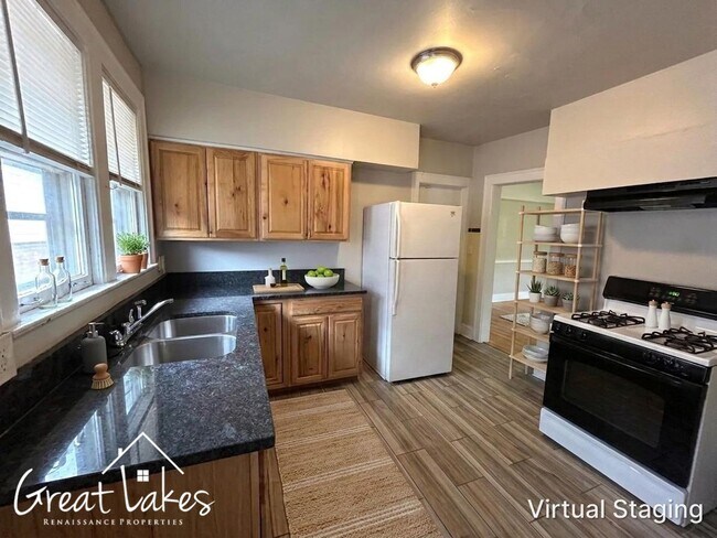 Building Photo - 2531 Pingree St