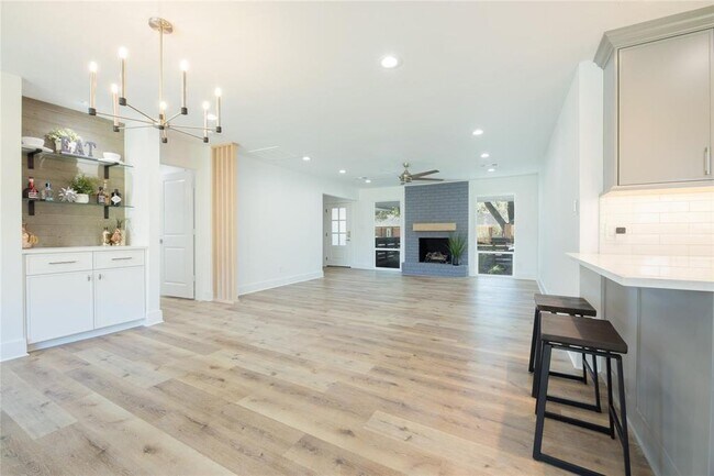 Building Photo - 10819 Oasis Dr