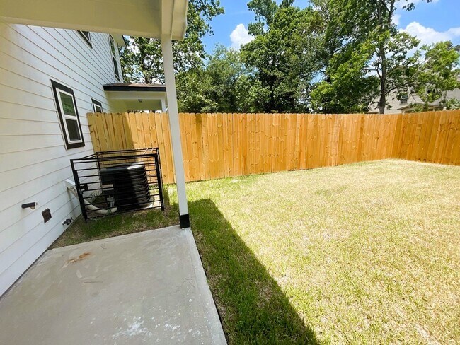 Building Photo - 8235 Locksley Rd