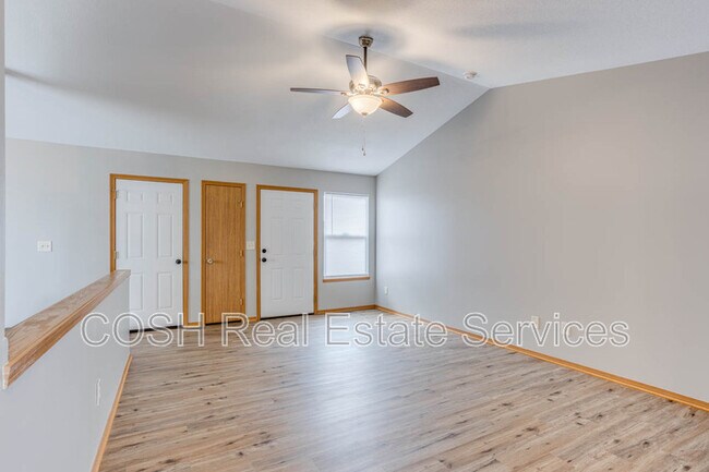 Building Photo - 1028 E Karla Ct