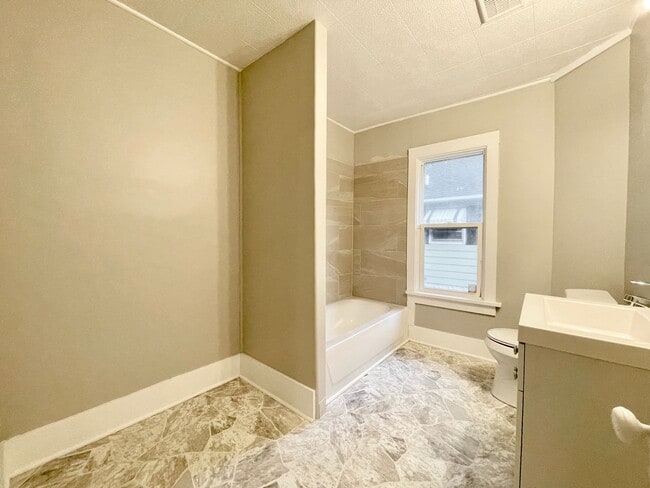 Building Photo - Two Bedroom Home in Muskegon
