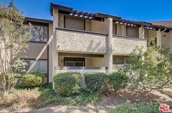 Building Photo - Welcome to this charming 1 bedroom+1 bathroom