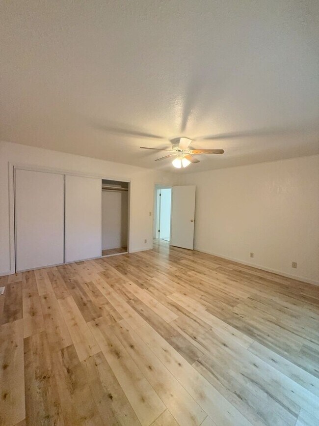 Building Photo - 615 Beverly Way
