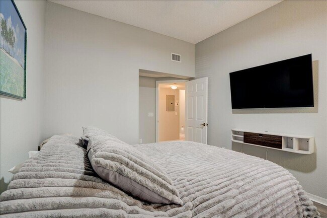 Building Photo - 10173 Andover Coach Cir