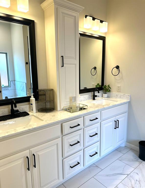 Building Photo - 812 Fox Hollow Dr