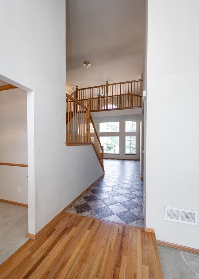 Building Photo - *COMING SOON* 5 Bedroom Broadmoor Beauty A...
