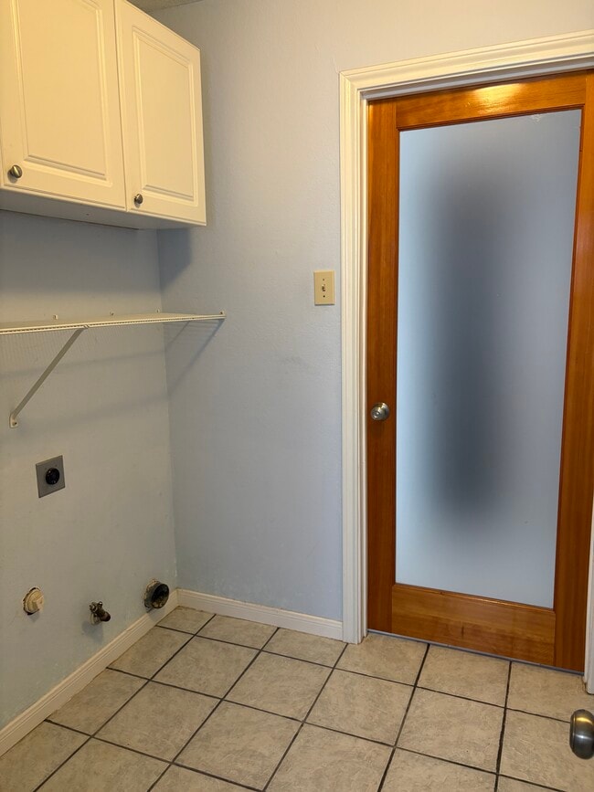 Building Photo - 106 Hollywood Dr