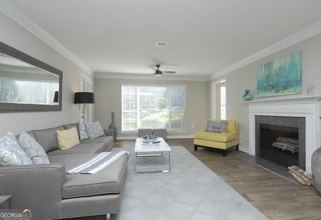 Building Photo - 9200 Roberts Dr