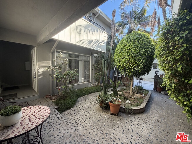 Building Photo - 742 S Plymouth Blvd