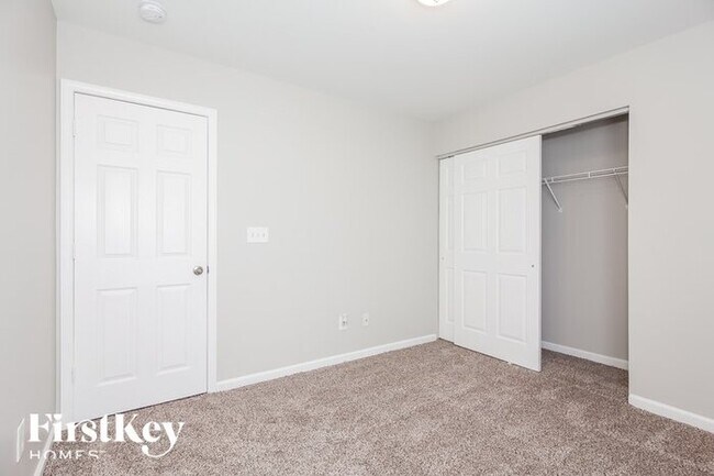 Building Photo - 2826 Cartesian Dr