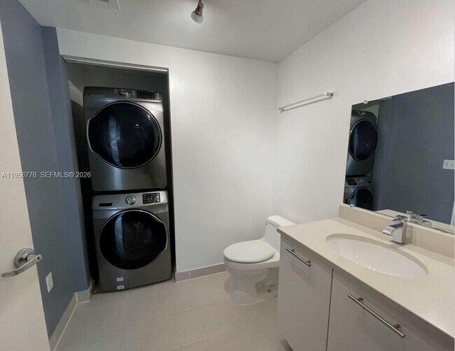 Building Photo - 3250 NE 1st Ave