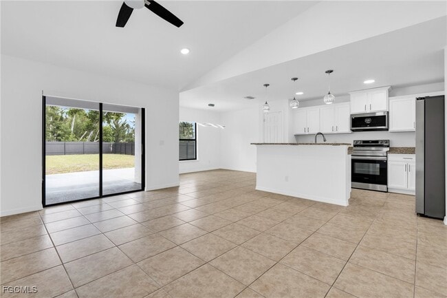 Building Photo - 1601 SW 12th Terrace