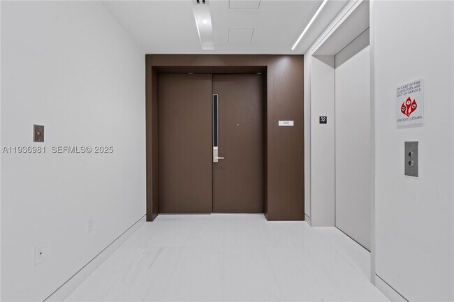 Building Photo - 300 Biscayne Blvd