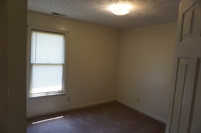 Building Photo - 2808 Rosemeade Dr