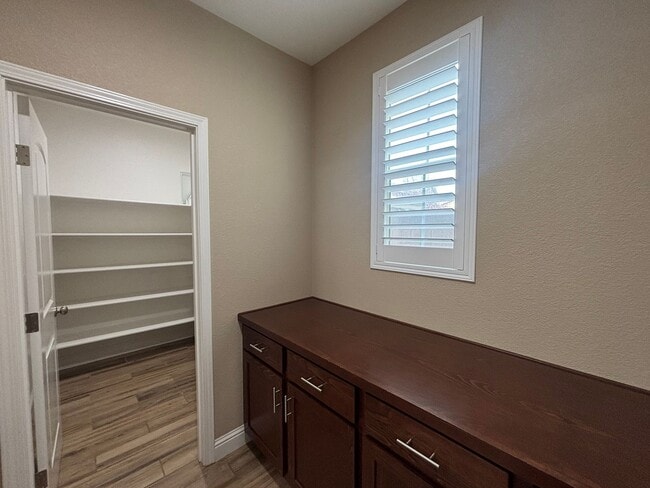 Building Photo - Modern 4BD Home in Brighton Landing | Solar | Bed & Bath Downstairs