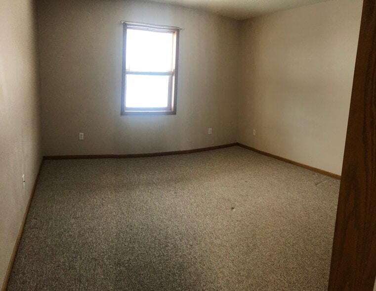 Building Photo - 514 4th Ave N