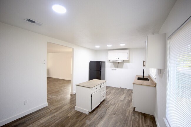 Building Photo - 5819 Flax Bourton St