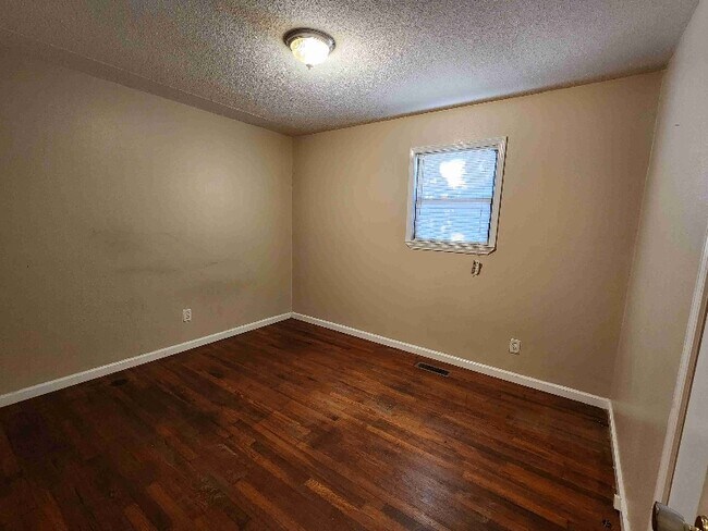 Building Photo - 5520 17th St E