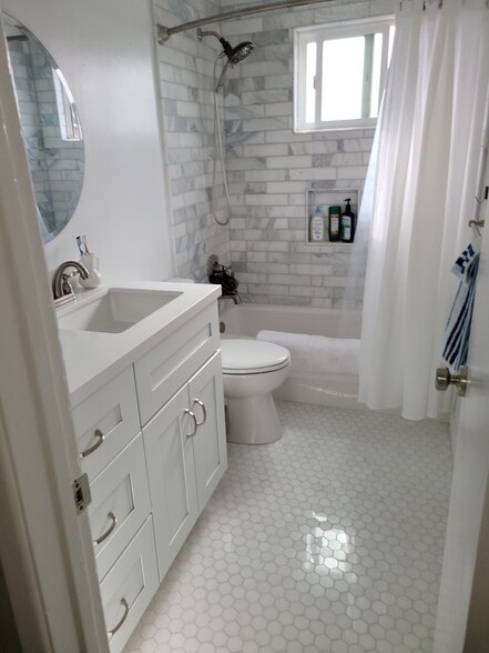 Building Photo - 510 Avenida Victoria