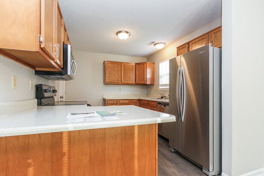 Building Photo - 748 Millbrook Dr