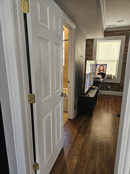 Master Bedroom - 6503 N Mozart St