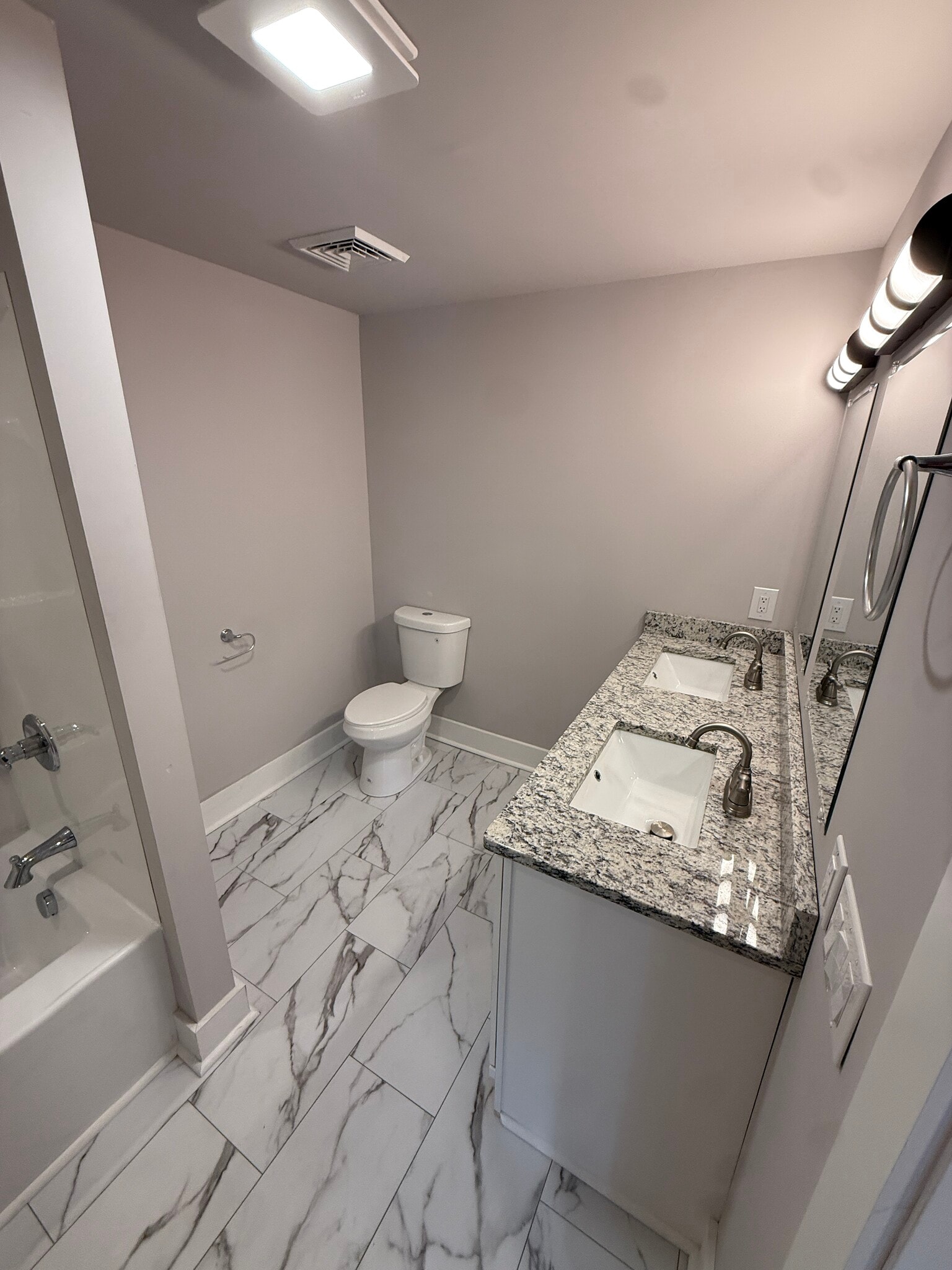 Building Photo - 184 Church St