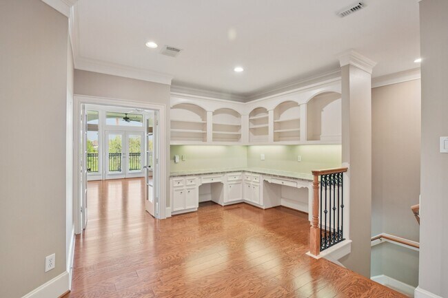 Building Photo - 2 Wilmington Ct