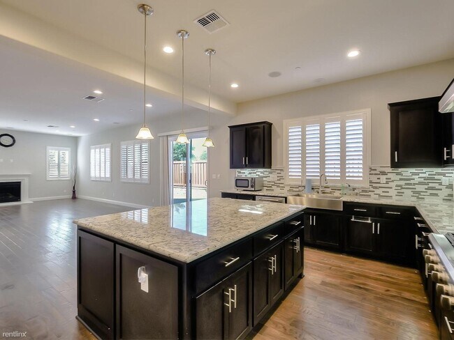 Building Photo - 33451 Bronco Loop