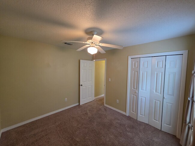 Building Photo - 148 Meadowbrook Ct