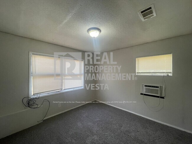 Building Photo - 1586 Hurley Cir