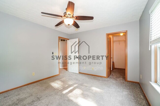 Building Photo - 2212 Kingsglen Dr