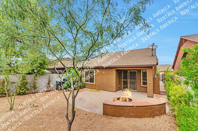 Building Photo - 2042 E Calle Arroyo Lindo