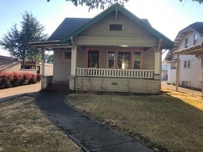 Building Photo - Vintage Campus House ~  3 bedrooms, 1.5 bath