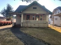 Building Photo - Vintage Campus House ~  3 bedrooms, 1.5 bath