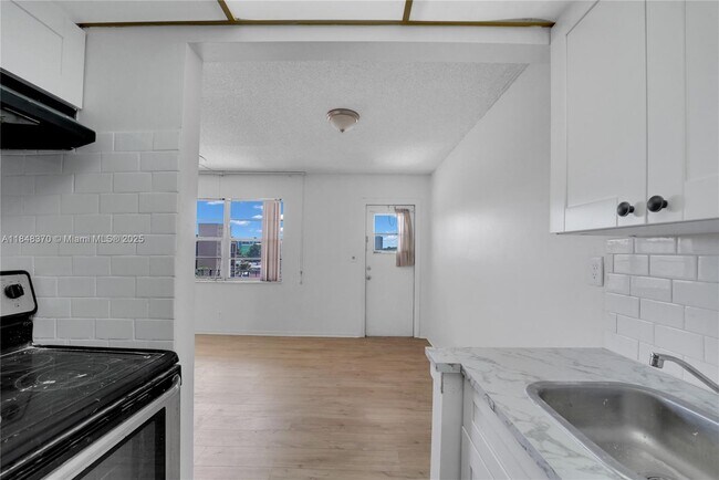 Building Photo - 2145 Pierce St
