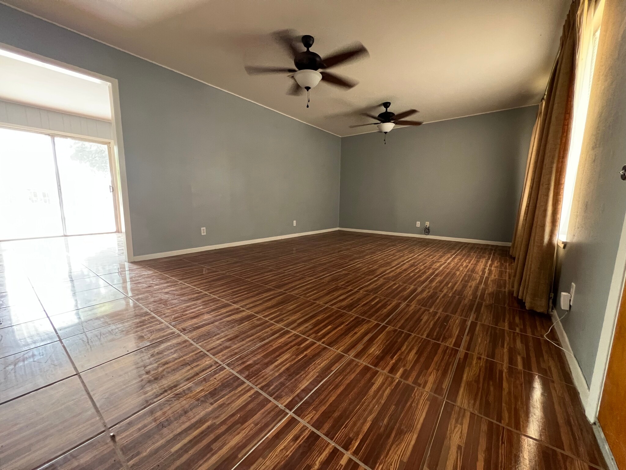 Living room - 271 W County Road 2140