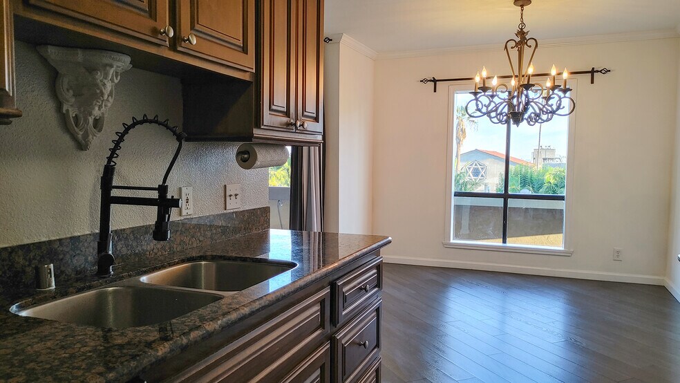 Building Photo - 1730 Camino Palmero St