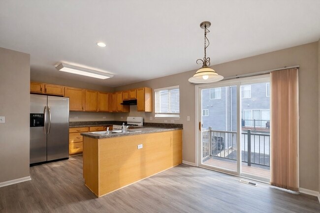 Building Photo - 14527 Patriot Square Dr E