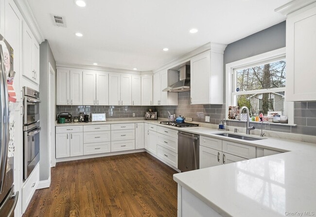 Building Photo - 221 Mamaroneck Rd