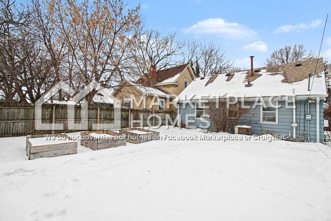 Building Photo - 2618 N Upton Ave