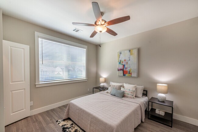 Building Photo - High-End Living, Perfectly Executed!