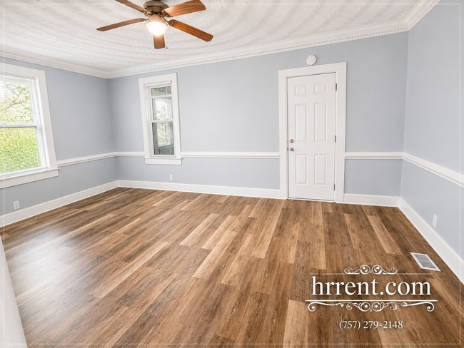Building Photo - Amazingly Large 4 Bedroom 2 Bathroom Two Story Home located in the Chesterfield Heights area of N...